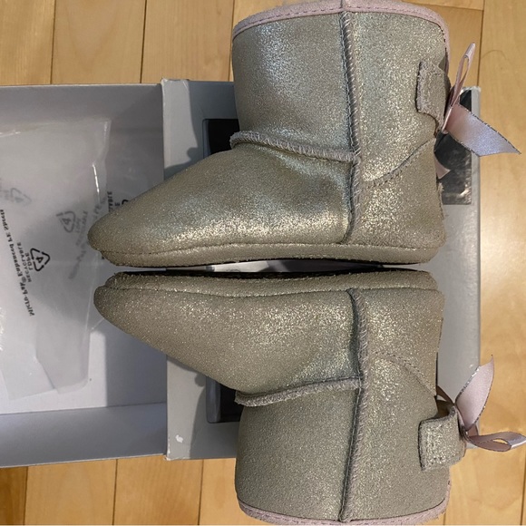 UGG INFANT JESSE BOW II BOOTS - METALLIC GOLD - Picture 2 of 10